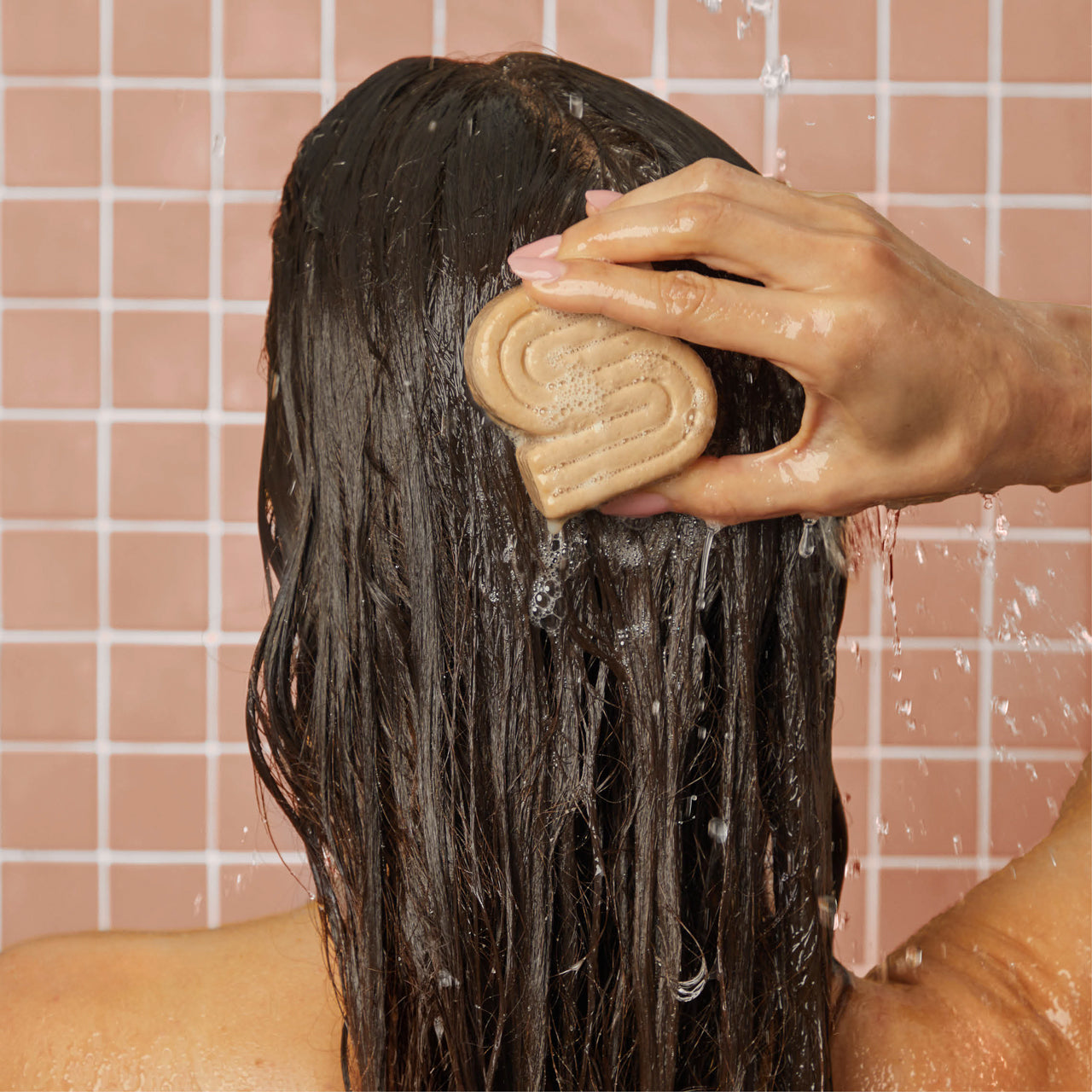 Shampooing à l'huile de coco pour cheveux secs et abîmés